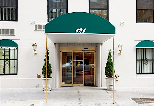 121 East 60th Street Sidewalk Street Entrance